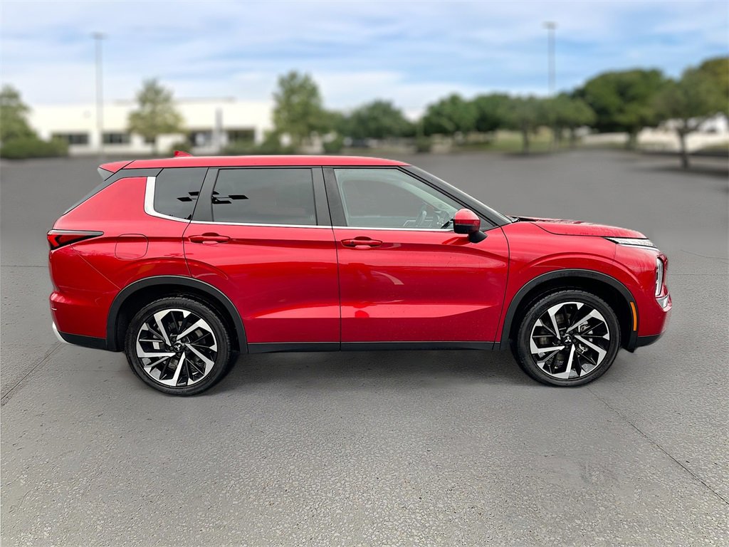 Used 2023 Mitsubishi Outlander SE image 7