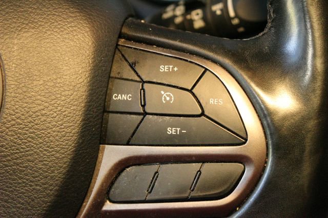 Used 2020 Jeep Cherokee Latitude w/ Cold Weather Group AWD/4WD image 22