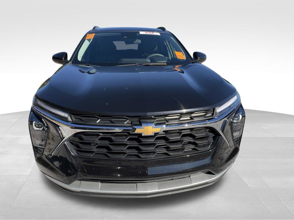 Used 2025 Chevrolet Trax LT FWD image 44