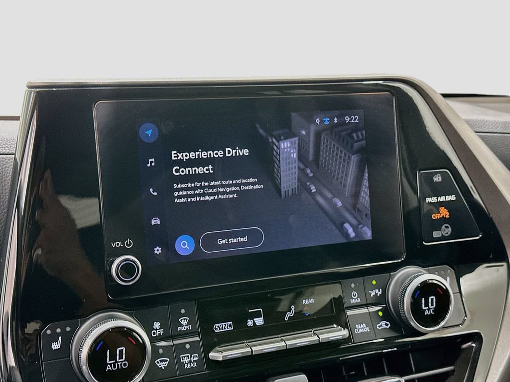 Used 2024 Toyota Highlander XLE FWD image 14