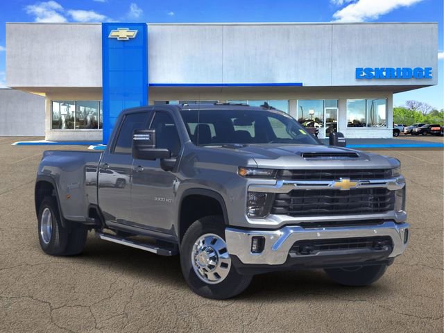 Used 2025 Chevrolet Silverado 3500 LT w/ Safety Package image 1