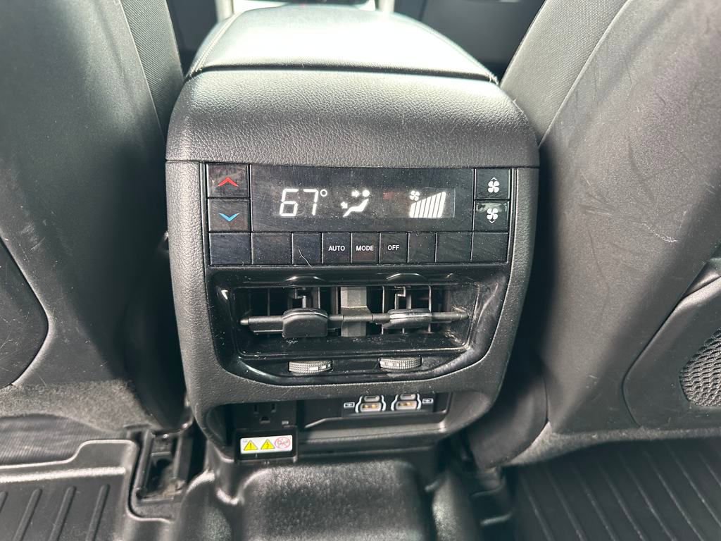 Used 2023 Jeep Grand Cherokee L Laredo image 18