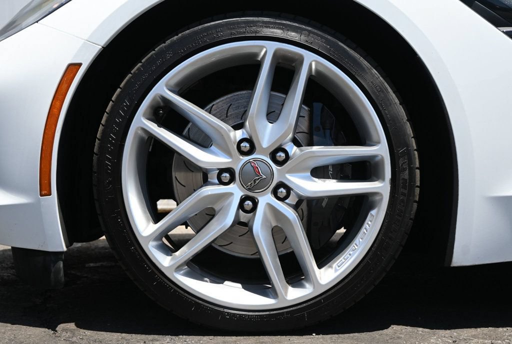 Used 2016 Chevrolet Corvette Stingray Coupe RWD image 9