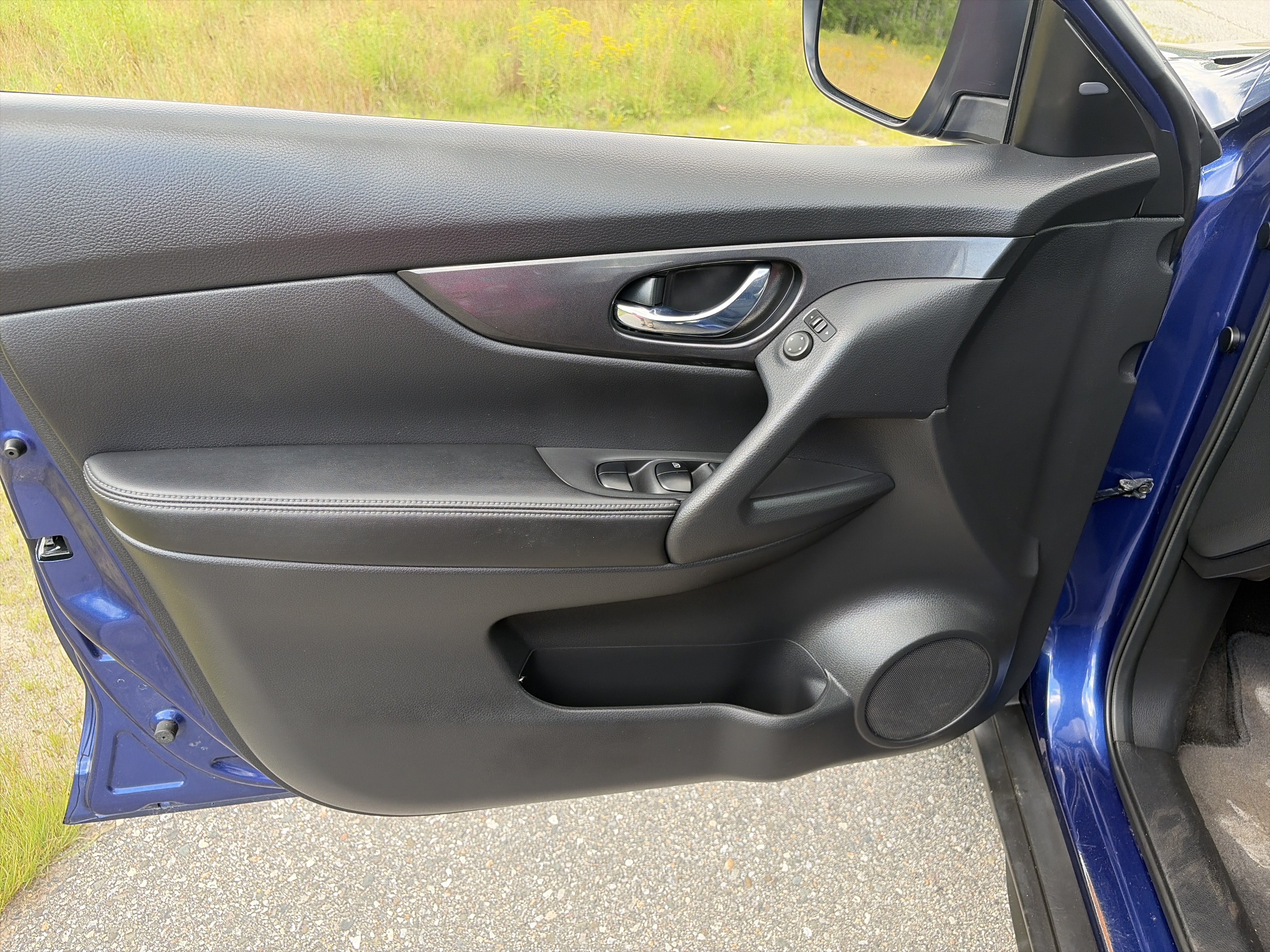Used 2017 Nissan Rogue S AWD/4WD image 13