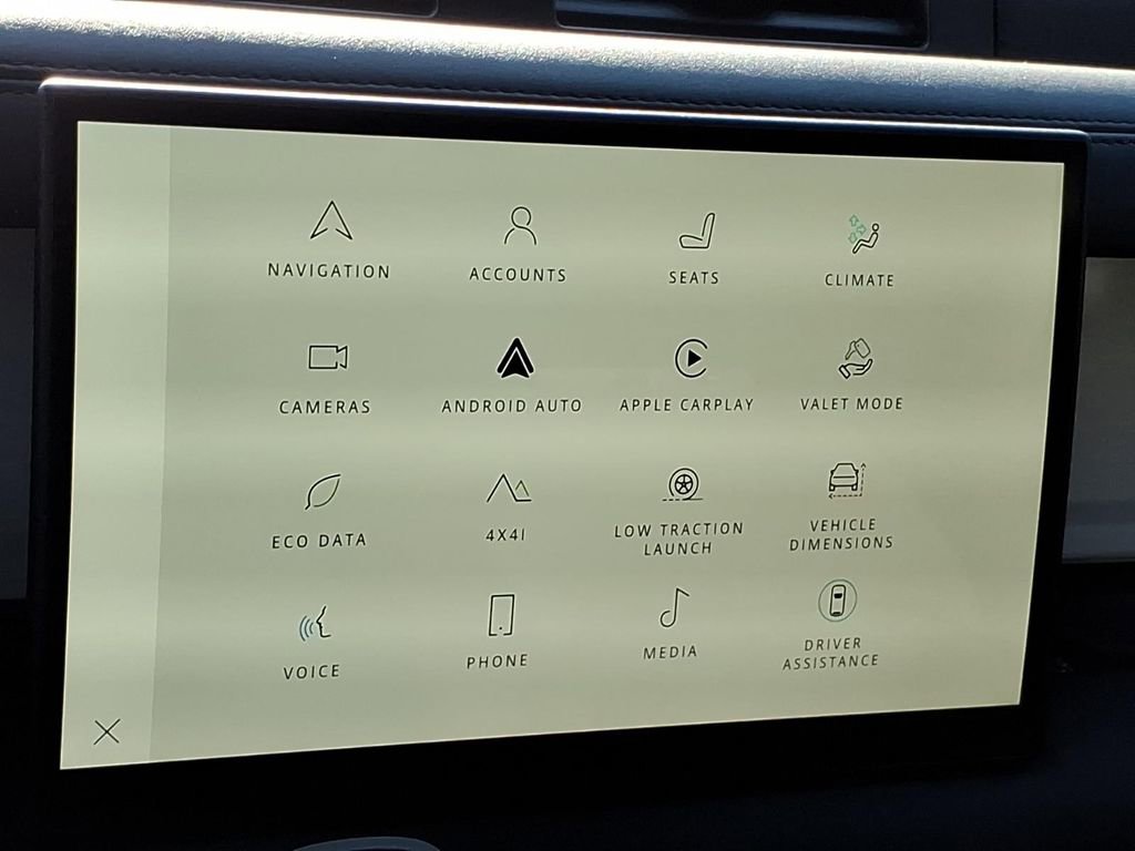 Used 2025 Land Rover Defender 110 X-Dynamic SE image 24