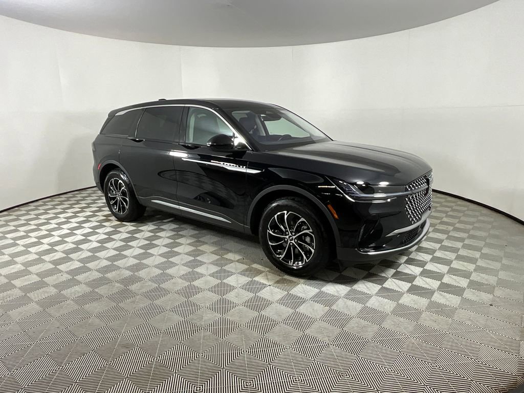 Used 2025 Lincoln Nautilus Premier image 6