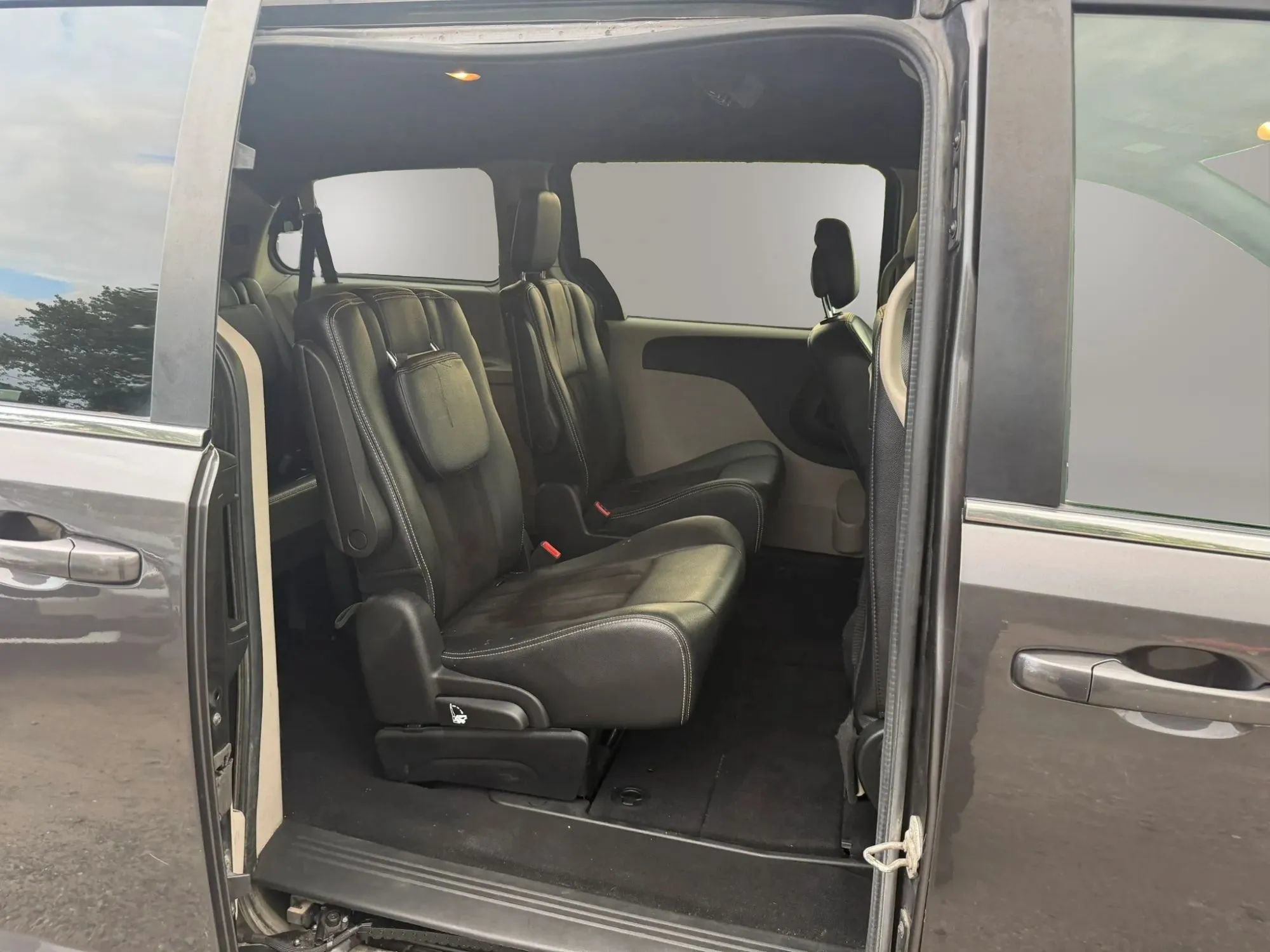 Used 2019 Dodge Grand Caravan SXT FWD image 26