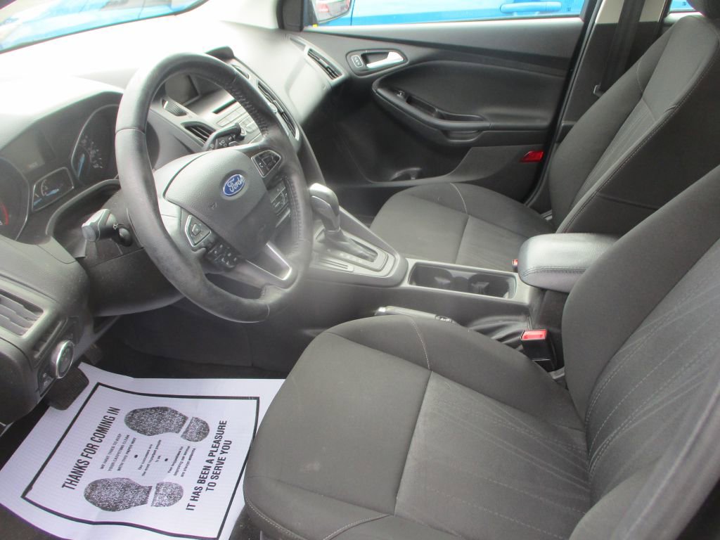 Used 2015 Ford Focus SE w/ SE Sport Package image 10