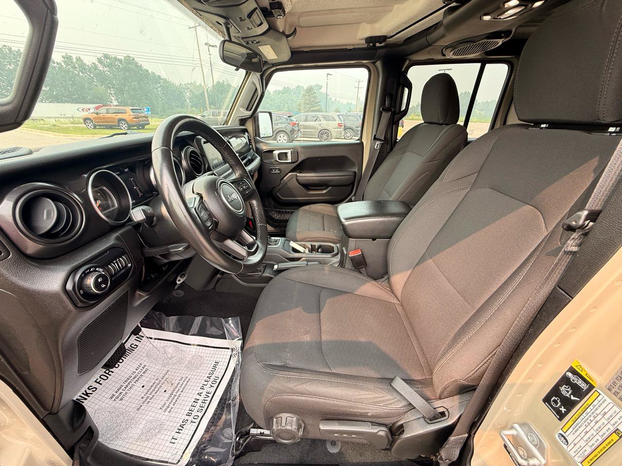 Used 2022 Jeep Gladiator Sport AWD/4WD image 11