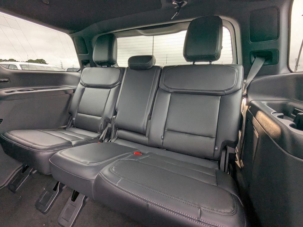 Used 2025 Ford Expedition Platinum w/ Stealth Performance Package AWD/4WD image 17