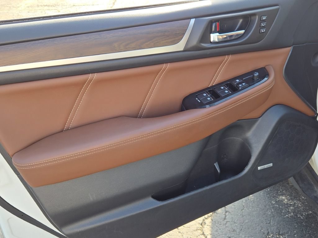 Used 2018 Subaru Outback 3.6R Touring AWD/4WD image 32