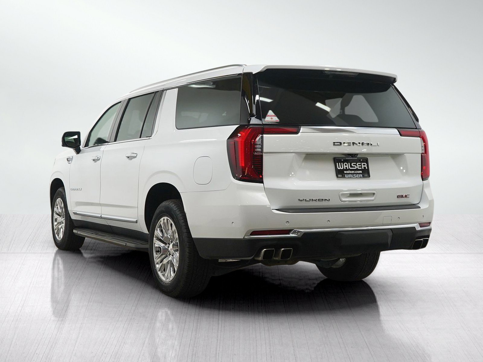 Used 2025 GMC Yukon XL Denali AWD/4WD image 4