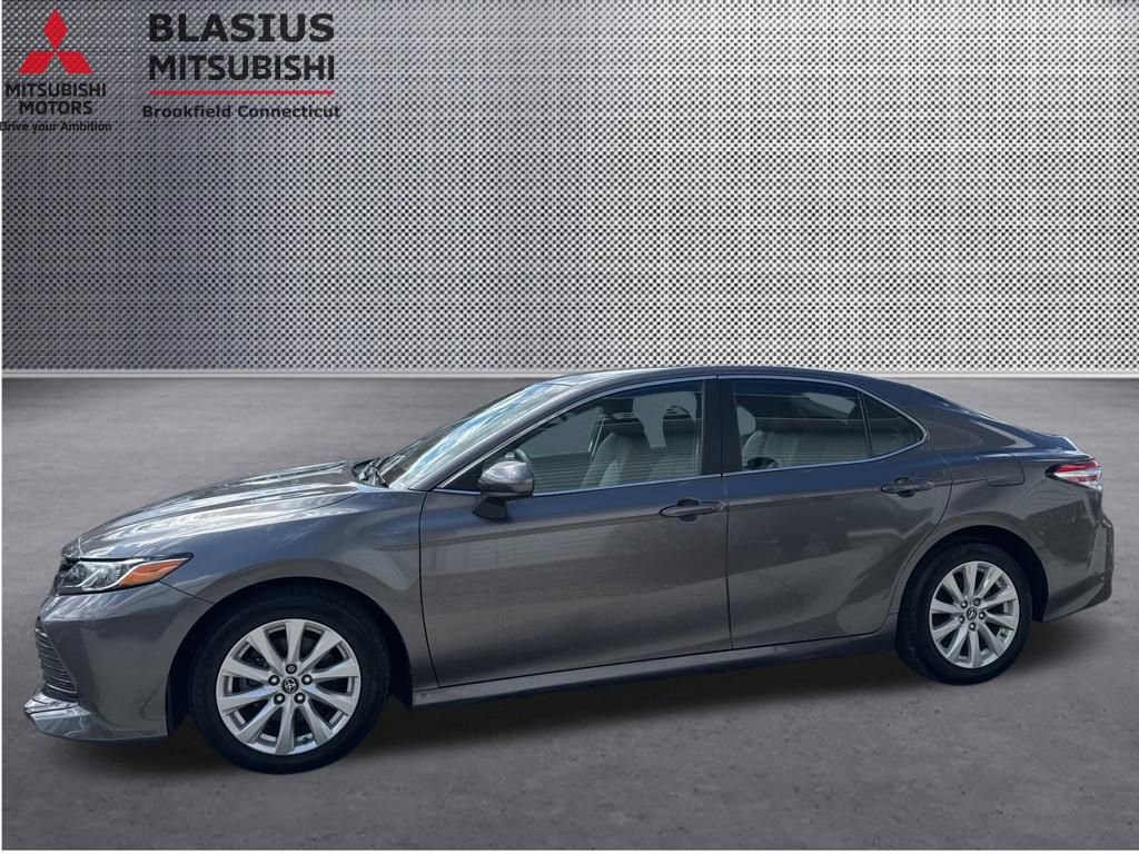 Used 2018 Toyota Camry LE FWD image 14