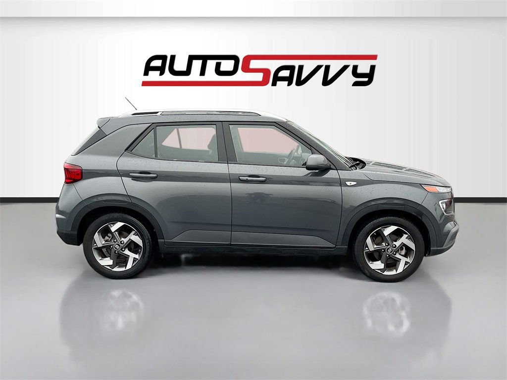Used 2024 Hyundai Venue SEL image 8