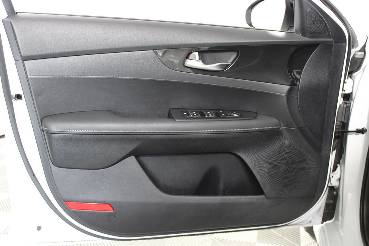 Used 2024 Kia Forte GT-Line FWD image 6
