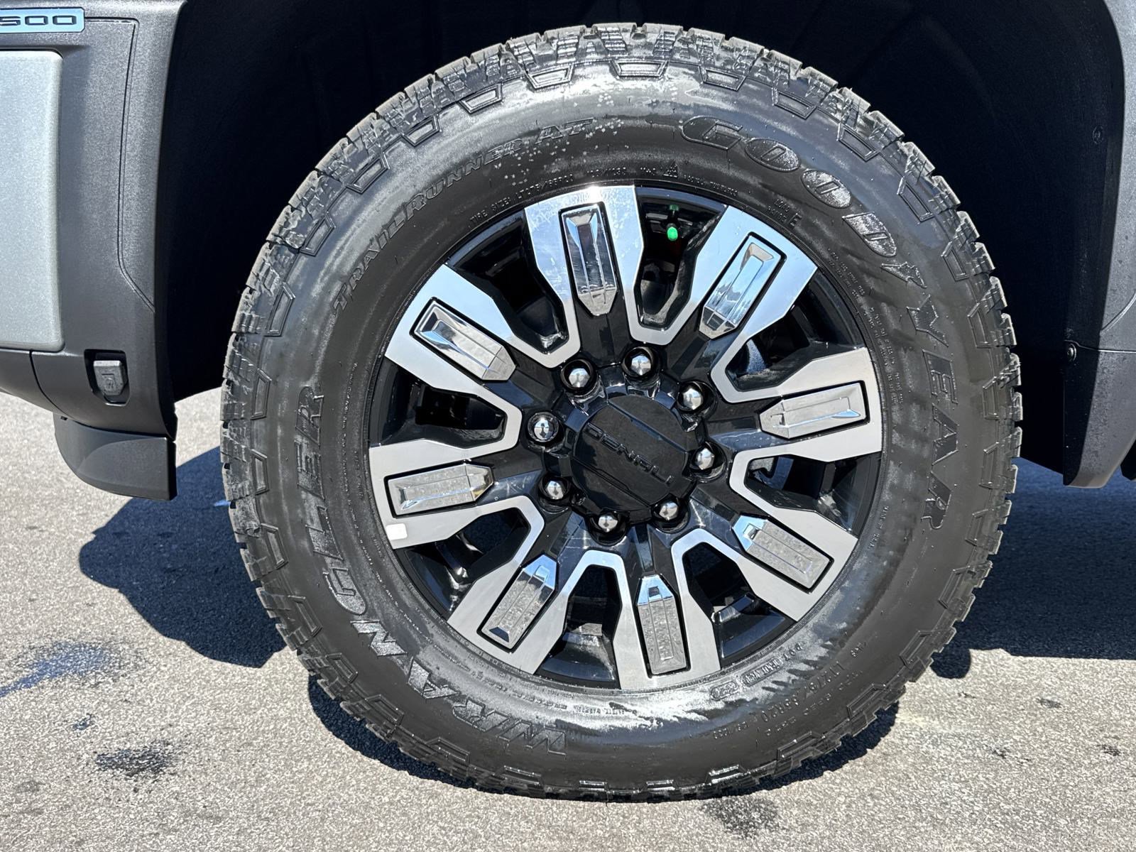 New 2025 GMC Sierra 2500 Denali w/ Denali Reserve Package image 13