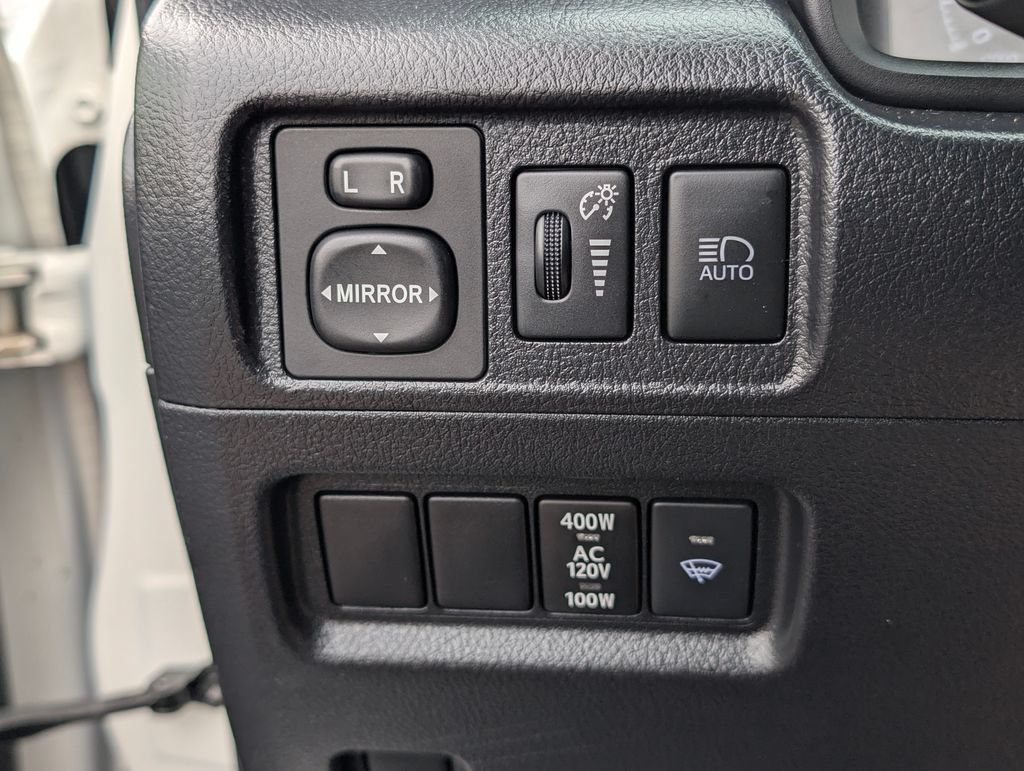 Used 2022 Toyota 4Runner SR5 AWD/4WD image 34