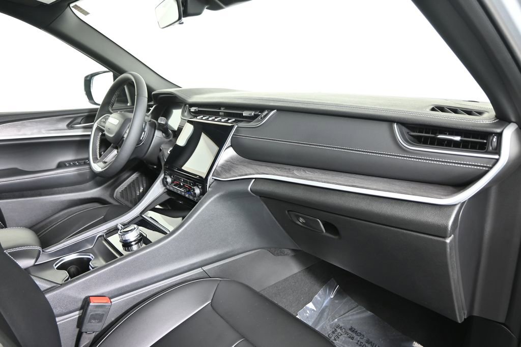 Used 2025 Jeep Grand Cherokee L Limited w/ Black Appearance Package image 14