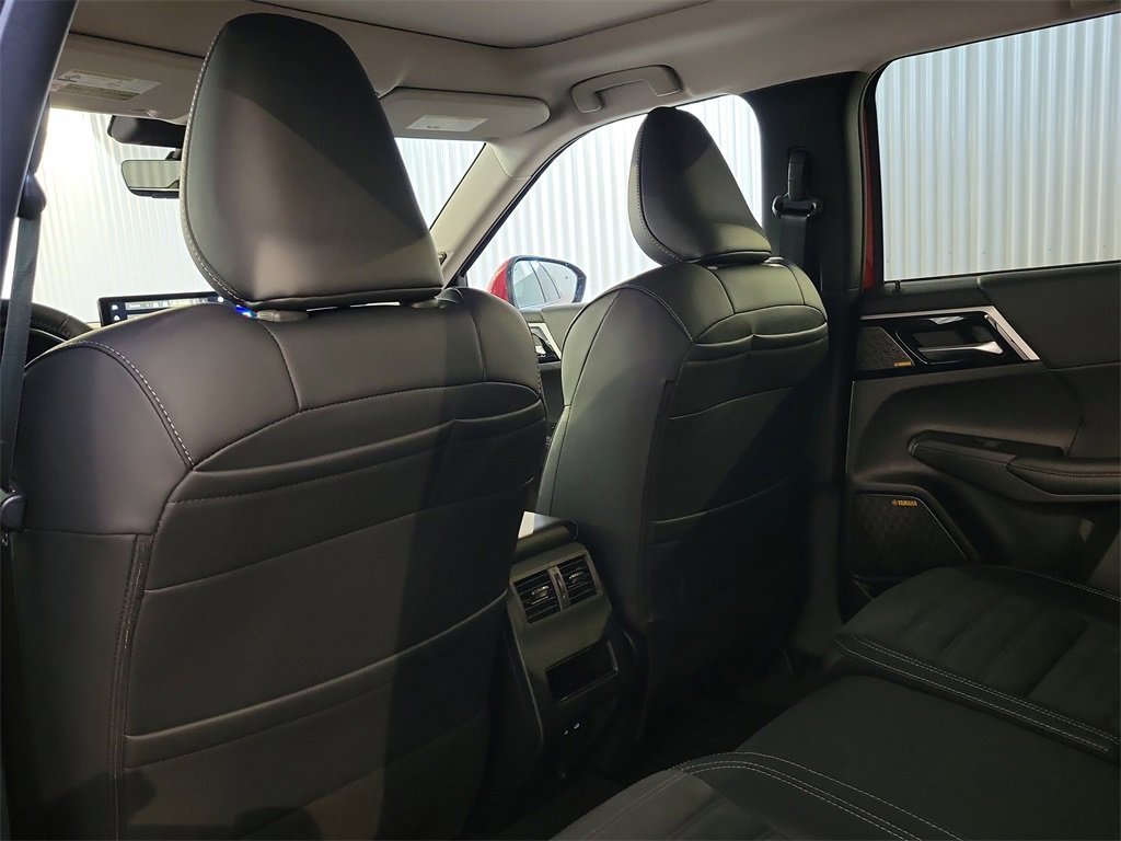 New 2025 Mitsubishi Outlander SE image 11