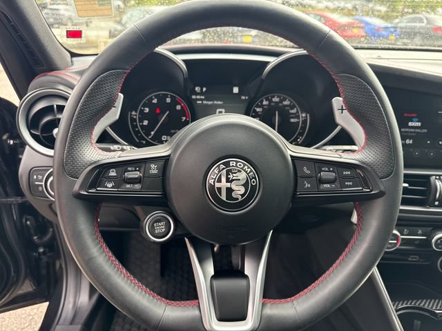 Used 2023 Alfa Romeo Giulia Estrema image 23