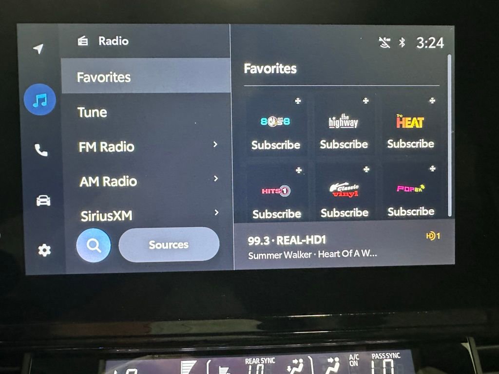 Used 2025 Toyota Sienna LE image 26