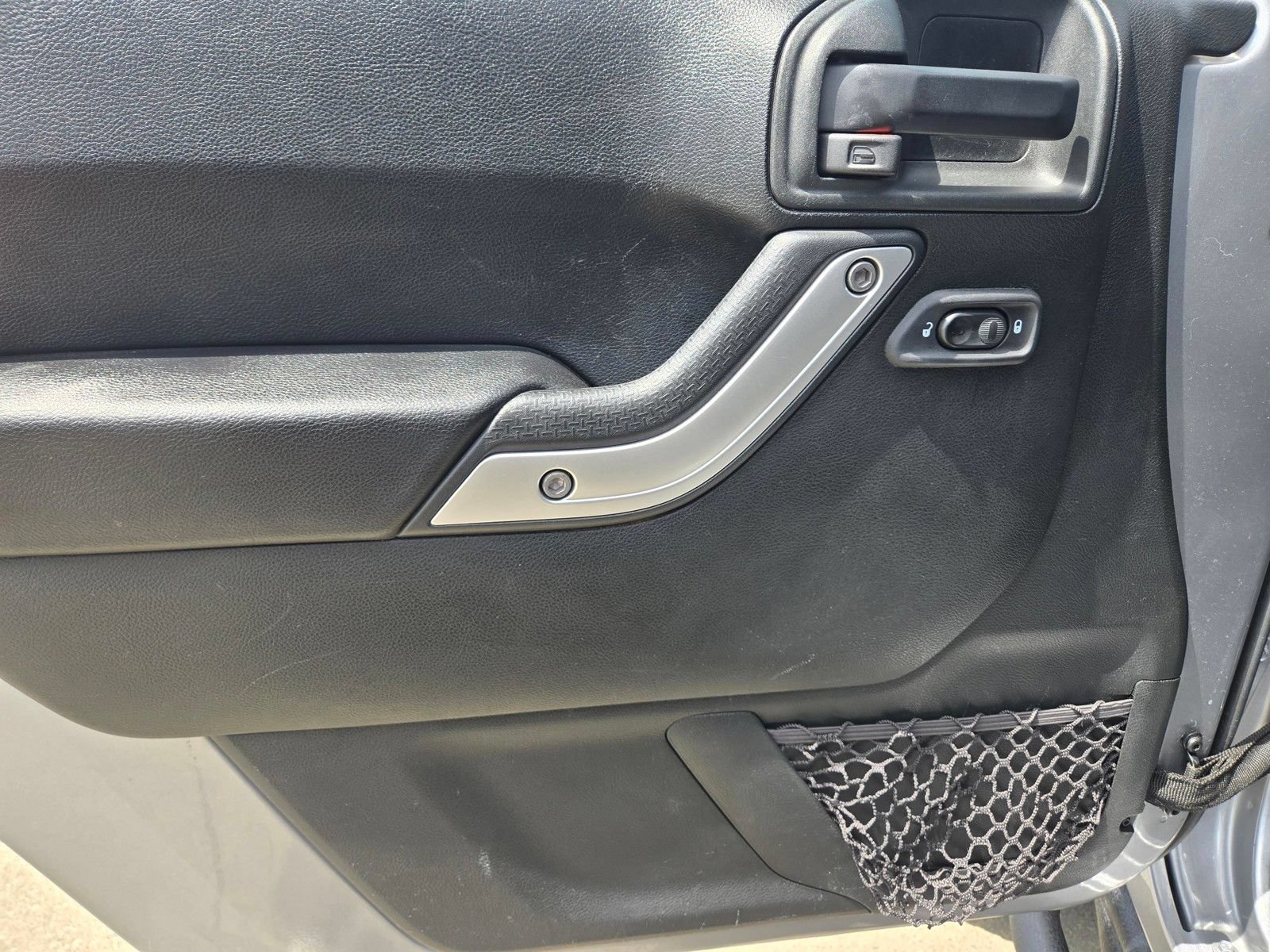 Used 2018 Jeep Wrangler Unlimited Sahara AWD/4WD image 15