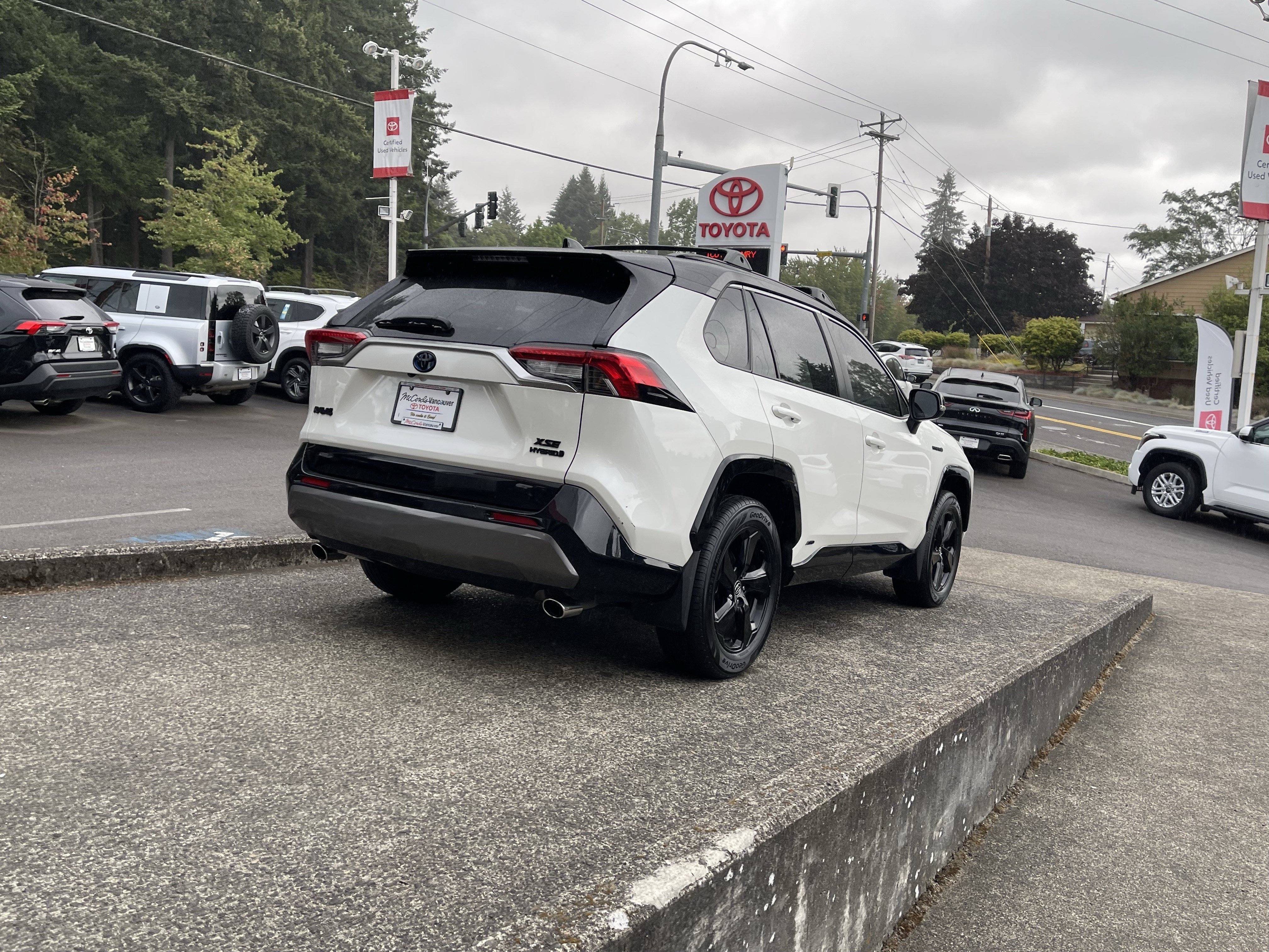 Certified 2020 Toyota RAV4 XSE w/ XSE Grade Weather Package AWD/4WD image 8