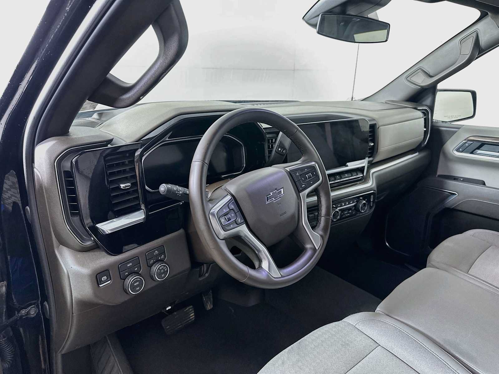 Used 2026 Chevrolet Silverado 1500 RST AWD/4WD image 7