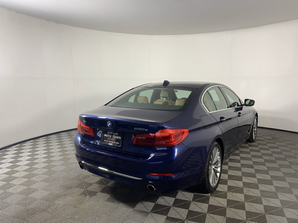 Used 2020 BMW 530e xDrive w/ Executive Package image 3