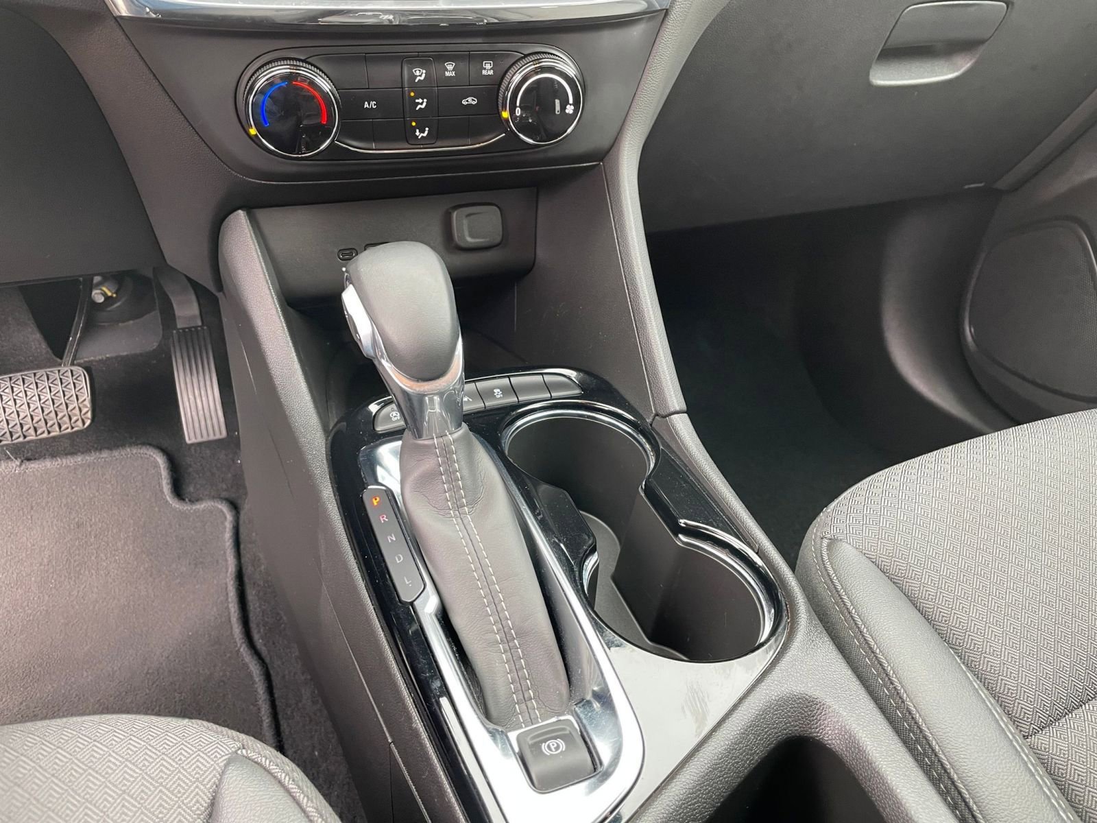 Used 2025 Buick Encore GX Preferred image 40