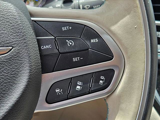 Used 2018 Chrysler Pacifica Limited w/ Advanced Safetytec Group FWD image 13