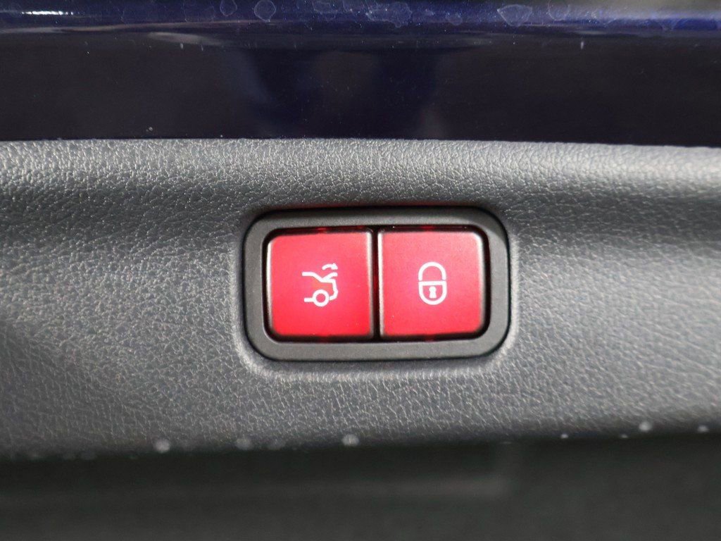 Used 2023 Mercedes-Benz C 300 4MATIC Sedan image 19