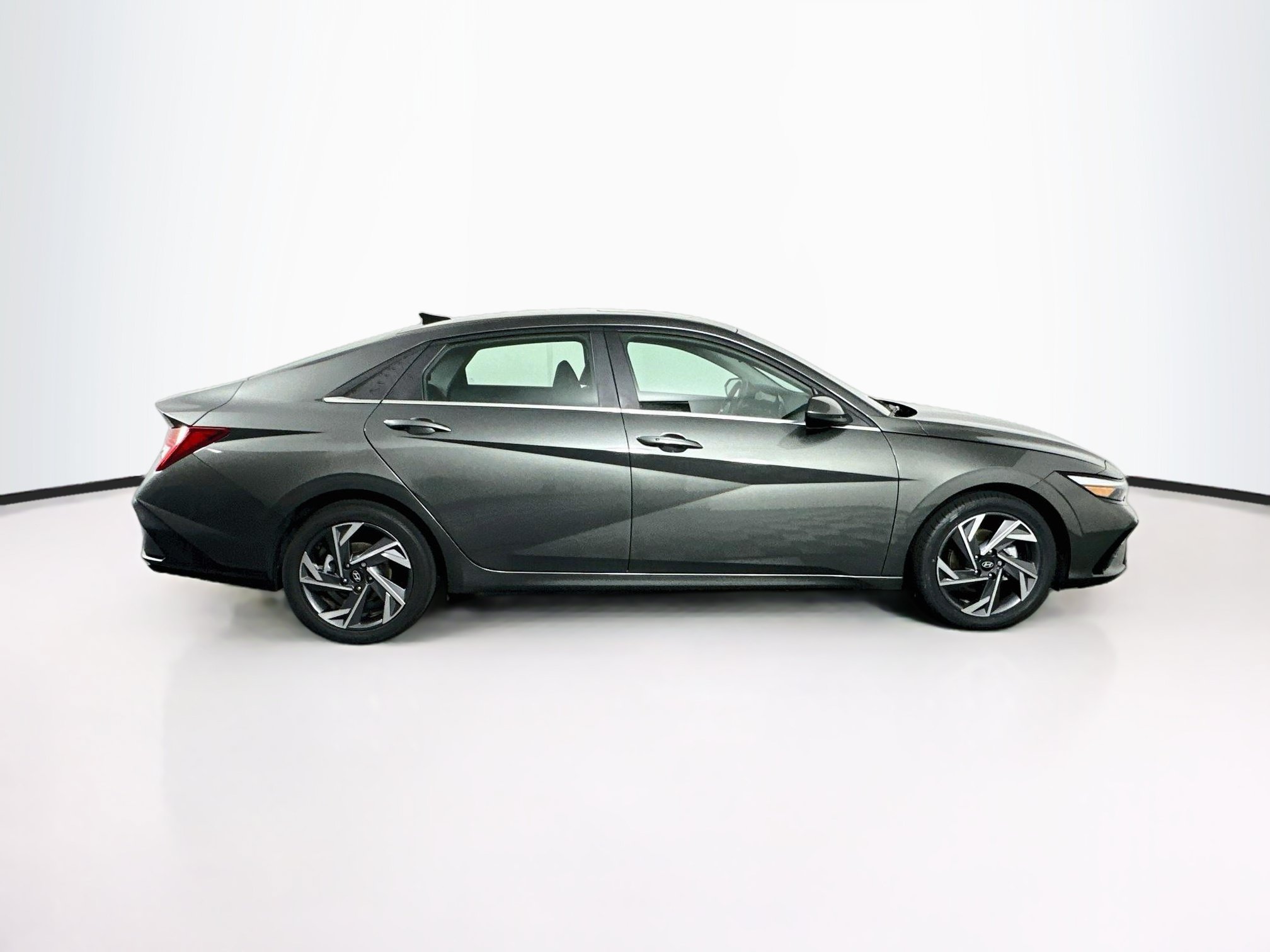Used 2024 Hyundai Elantra SEL w/ Convenience Package FWD image 10