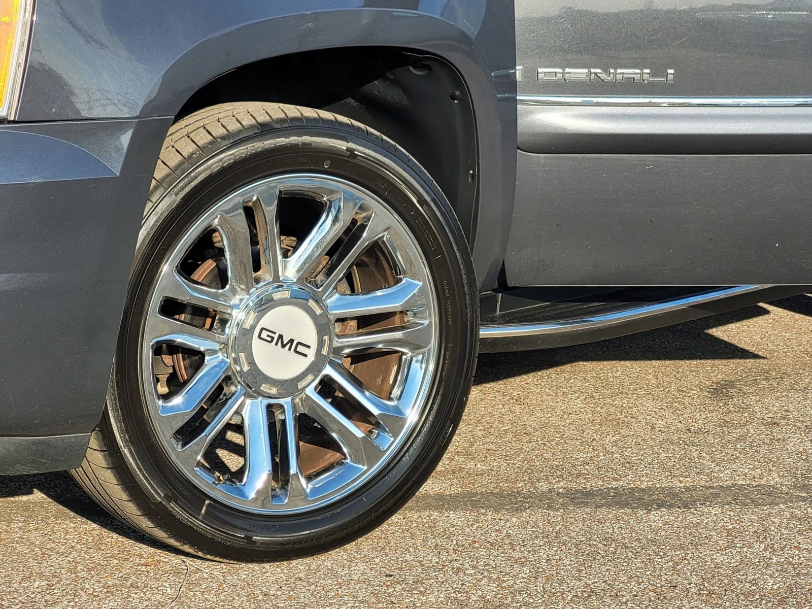 Used 2008 GMC Yukon Denali image 11