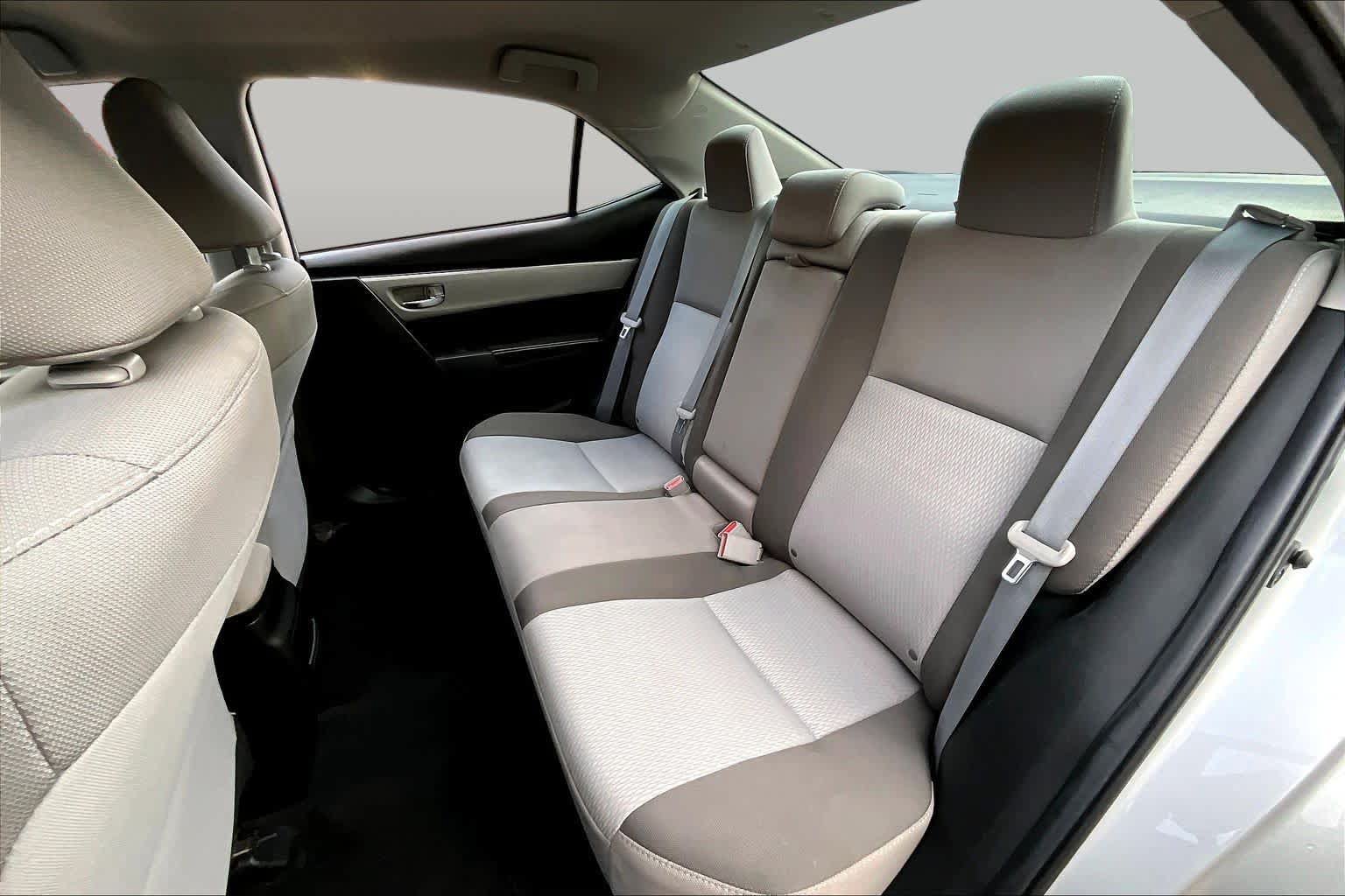 Used 2018 Toyota Corolla LE FWD image 20