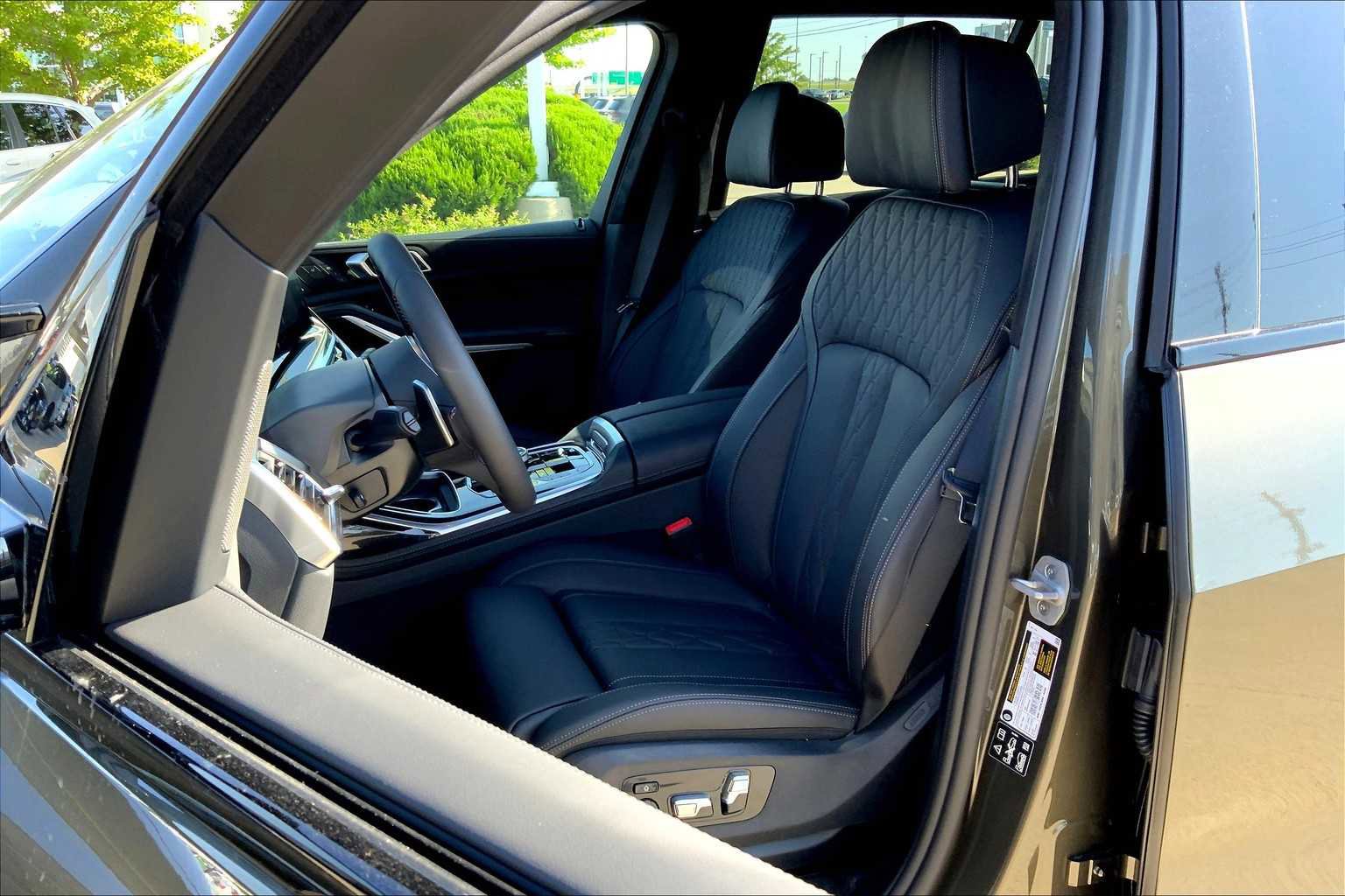 New 2026 BMW X7 M60i image 9