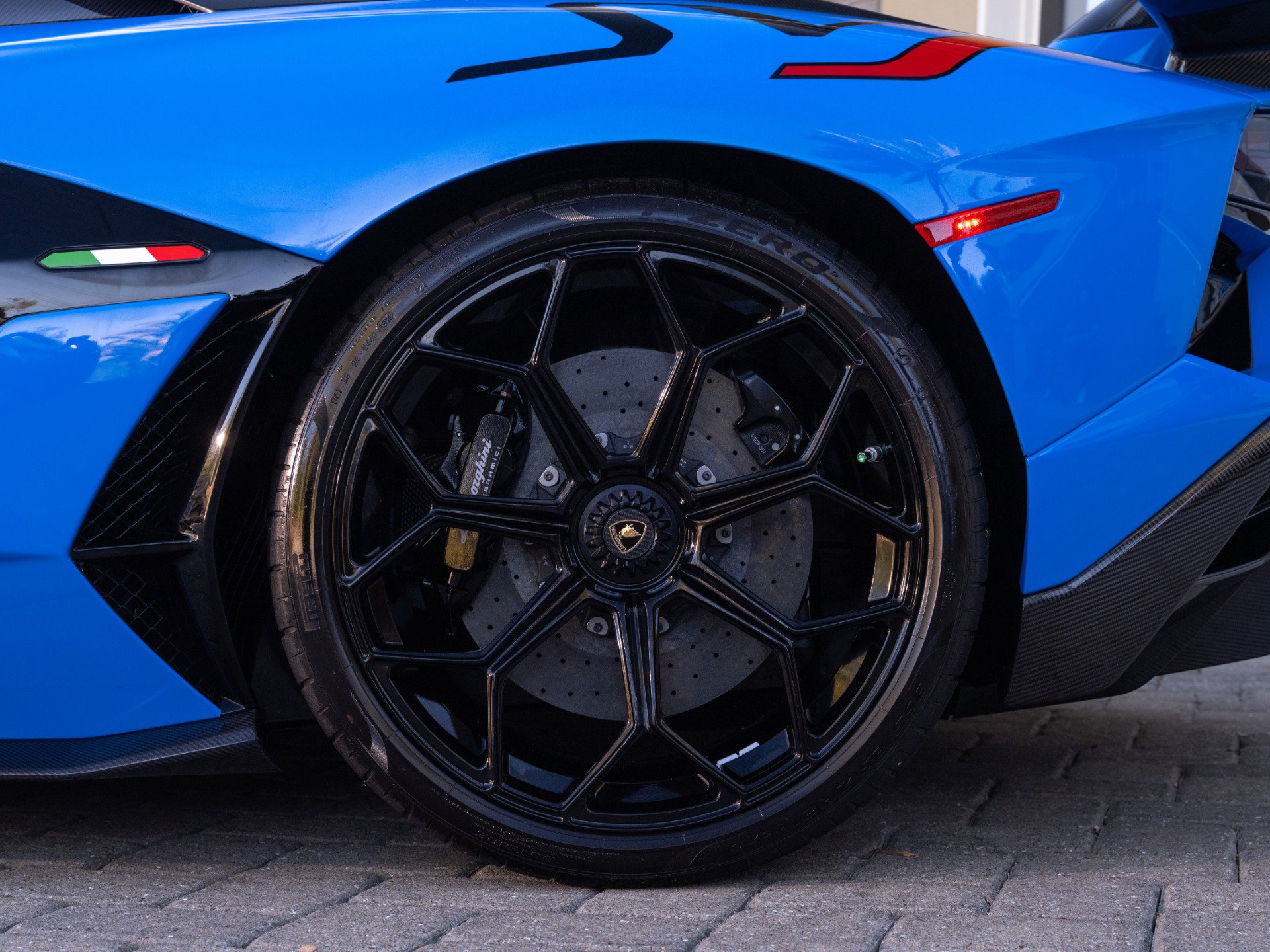 Used 2020 Lamborghini Aventador SVJ AWD/4WD image 26