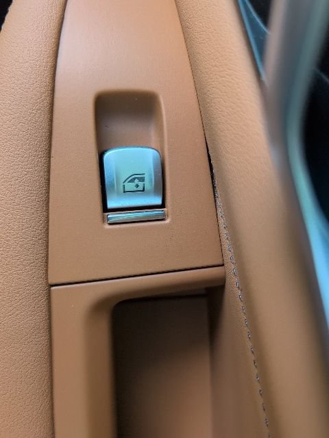 Used 2025 BMW X7 xDrive40i w/ Premium Package AWD/4WD image 25