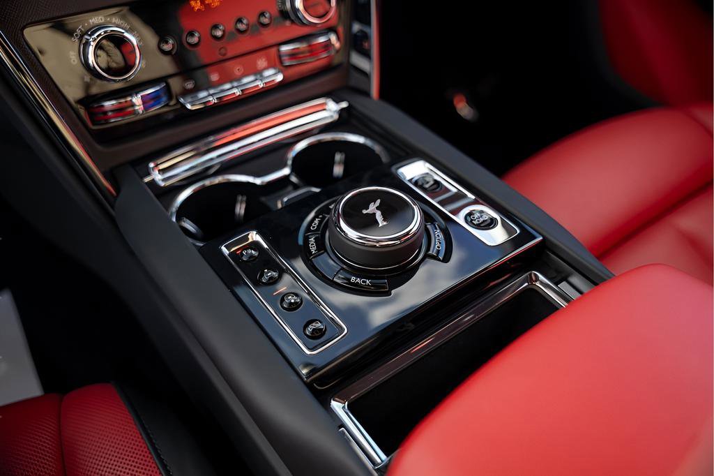 Used 2022 Rolls-Royce Cullinan Black Badge image 30