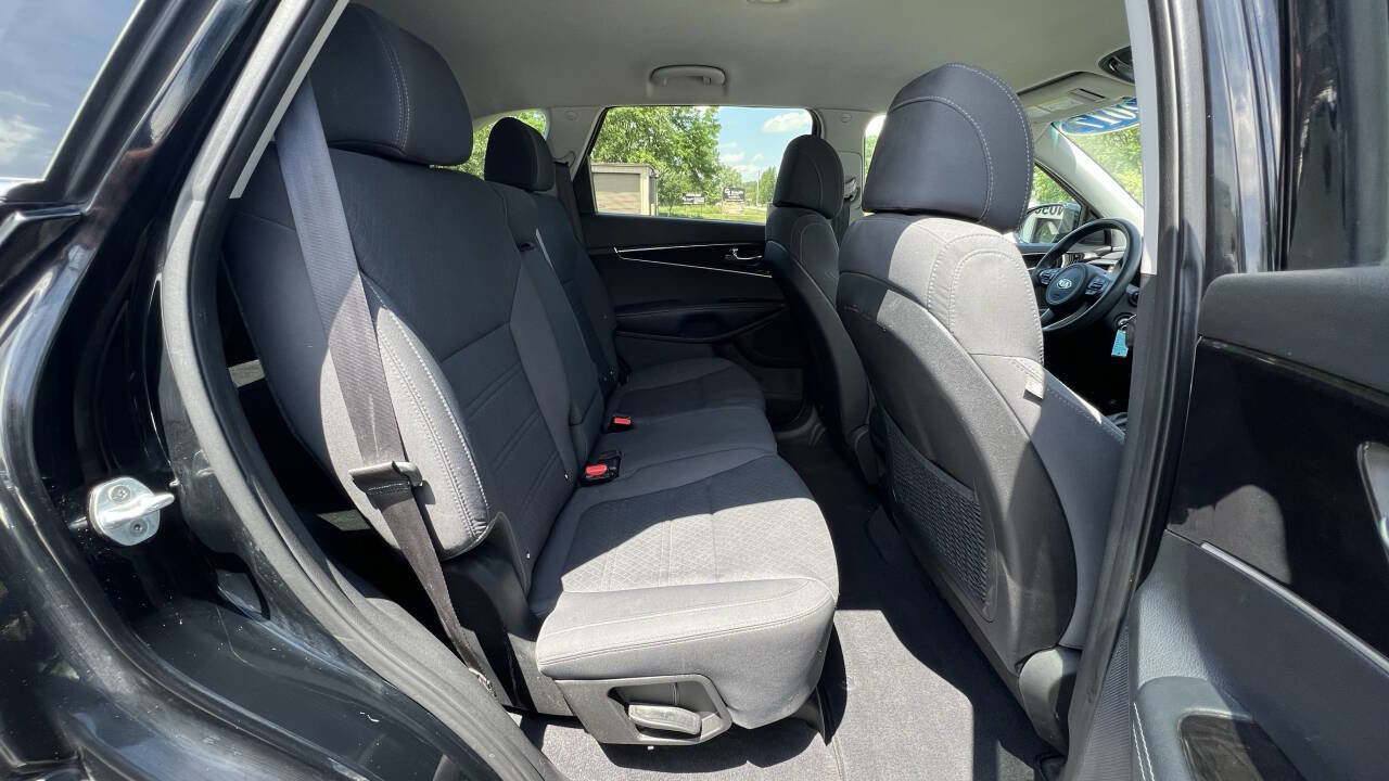 Used 2017 Kia Sorento L image 26