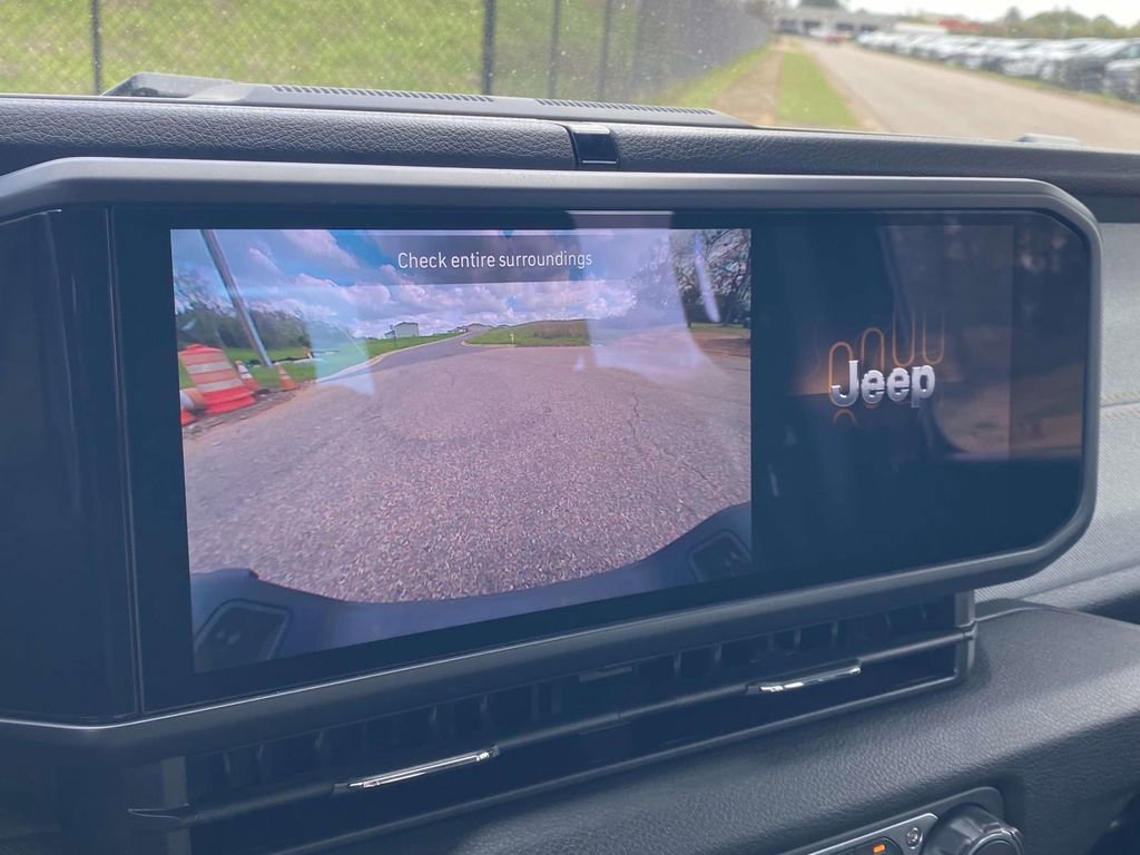 New 2026 Jeep Gladiator Sport AWD/4WD image 17