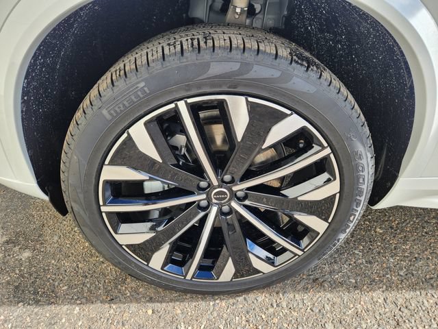 New 2026 Volvo XC90 B6 Plus w/ Protection Package Premier AWD/4WD image 18