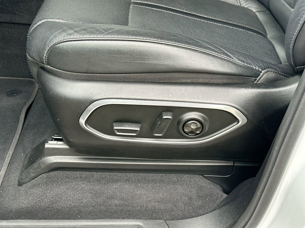 Used 2023 Jeep Wagoneer Series III w/ Preferred Equipment Group image 19