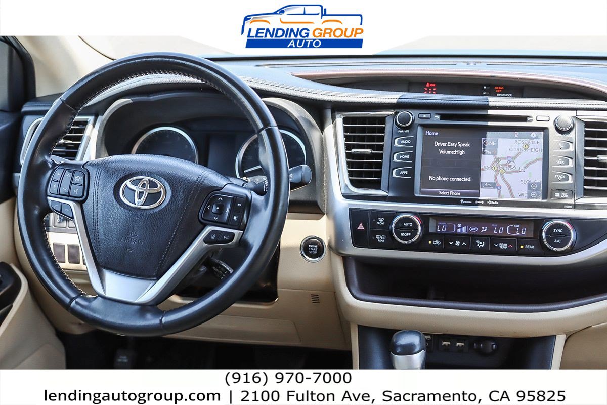 Used 2019 Toyota Highlander XLE w/ Carpet Mat Package (TMS) image 12
