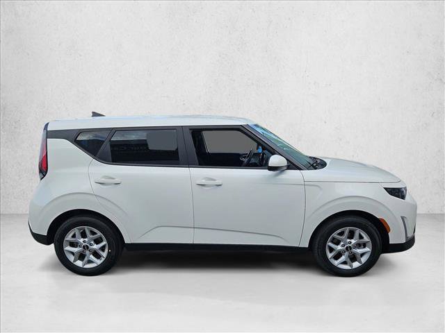 Used 2025 Kia Soul LX FWD image 4