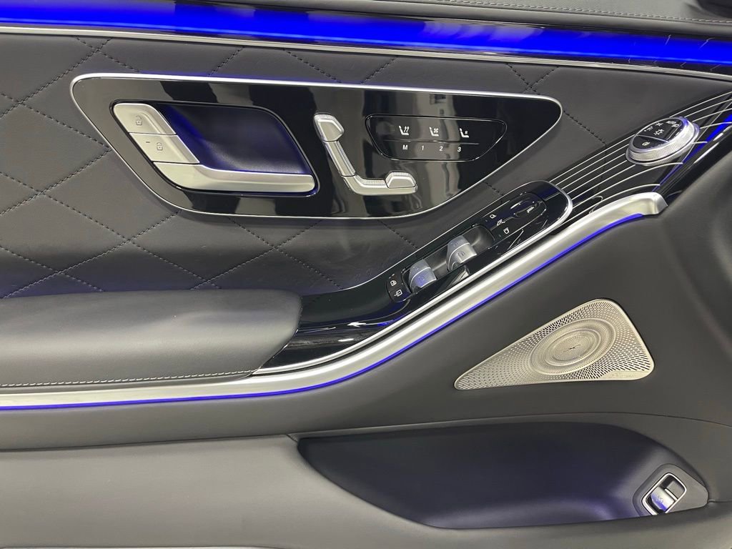 Used 2023 Mercedes-Benz S 580e 4MATIC Sedan w/ 3D Technology Package image 17