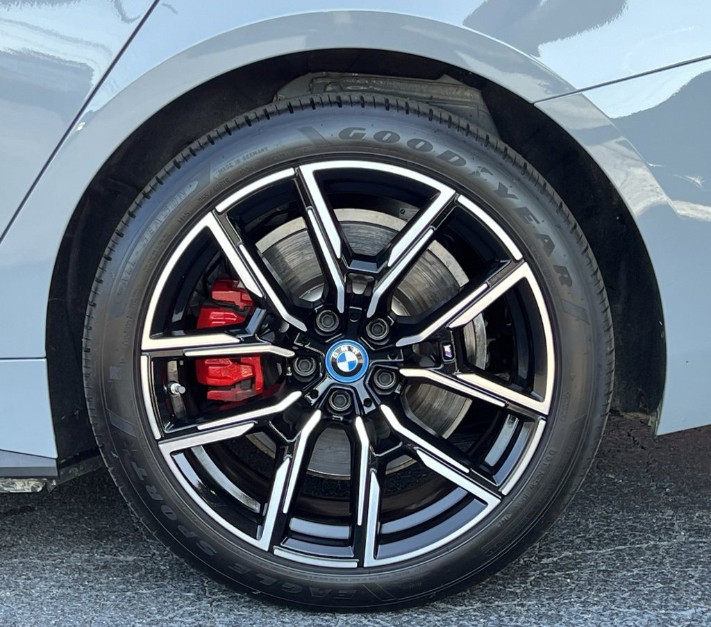 Used 2023 BMW i4 eDrive40 w/ M Sport Package image 7