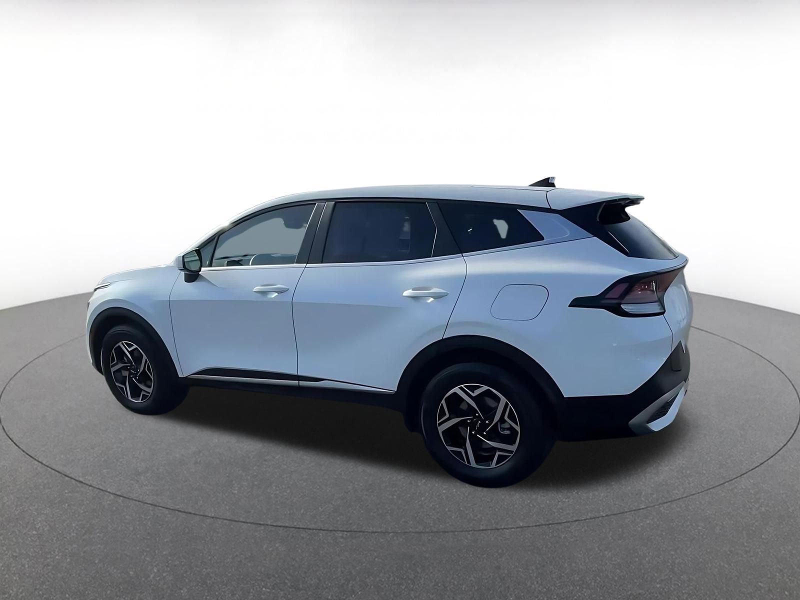 Used 2025 Kia Sportage LX image 10