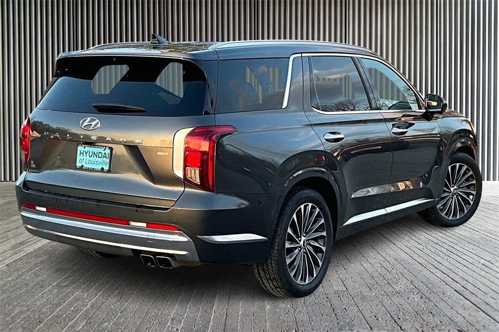 Used 2023 Hyundai Palisade Calligraphy w/ Cargo Package image 12