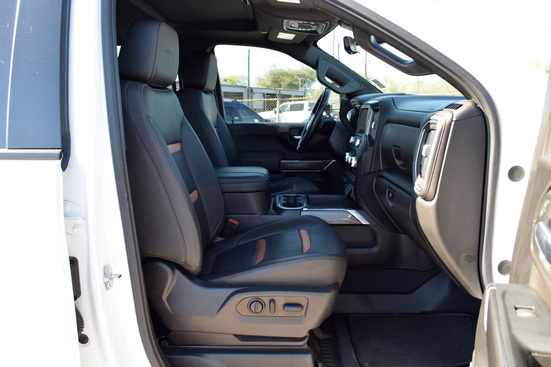 Used 2023 GMC Sierra 2500 AT4 w/ AT4 Premium Plus Package image 23